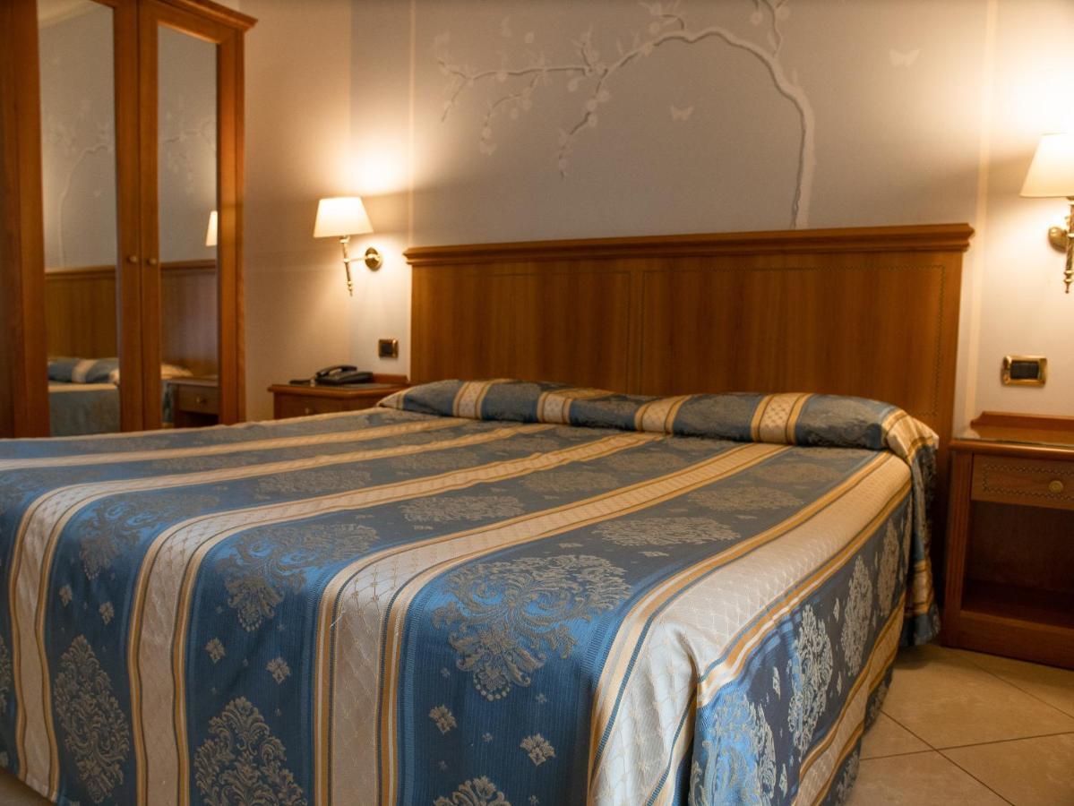 Dipendenza Hotel Londra 알레산드리아 외부 사진