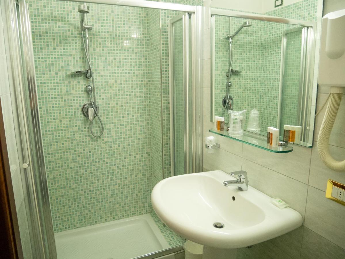 Dipendenza Hotel Londra 알레산드리아 외부 사진